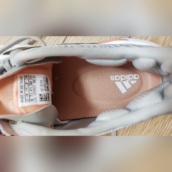 Adidas Barricade tennis shoes - Picture 2 of 7